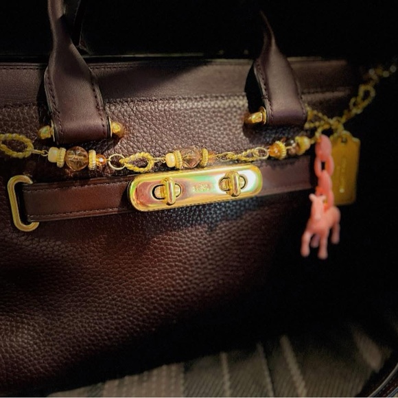 NWOT✨ COACH SWAGGER 27 COVERED IN THE UNIQUE COLOR “OXBLOOD” 👑🔥🙌🏼👜 - Picture 2 of 9